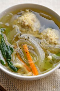 鶏団子の春雨スープ